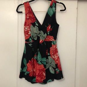 🌺TROPICAL FLORAL ROMPER 🌺